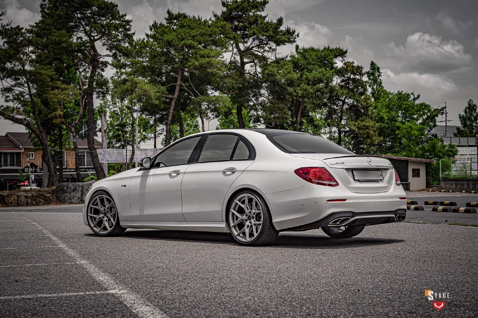 奔驰e43 amg 国内在售只有国五排放