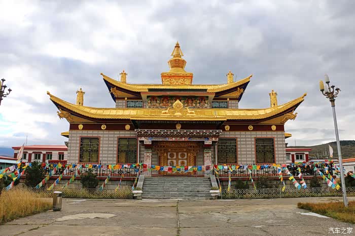 塔公草原木雅金塔