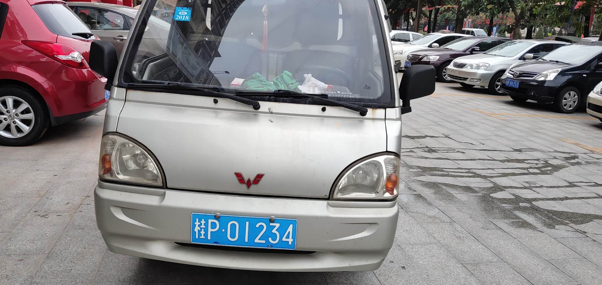 请问大家蓝牌货车车牌可以保留上到小轿车上面吗