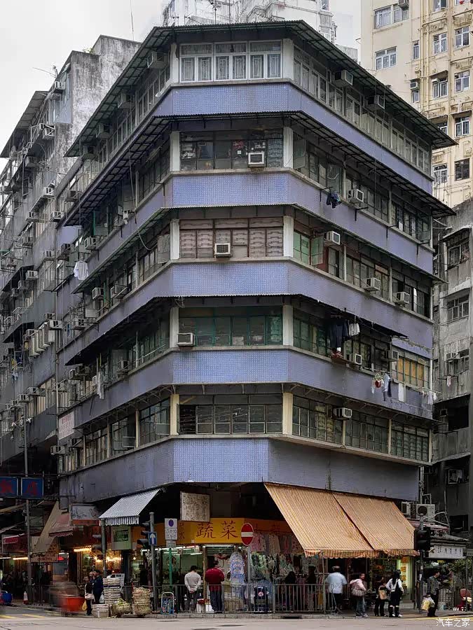 香港,城市中的旧楼房,好破旧呀!