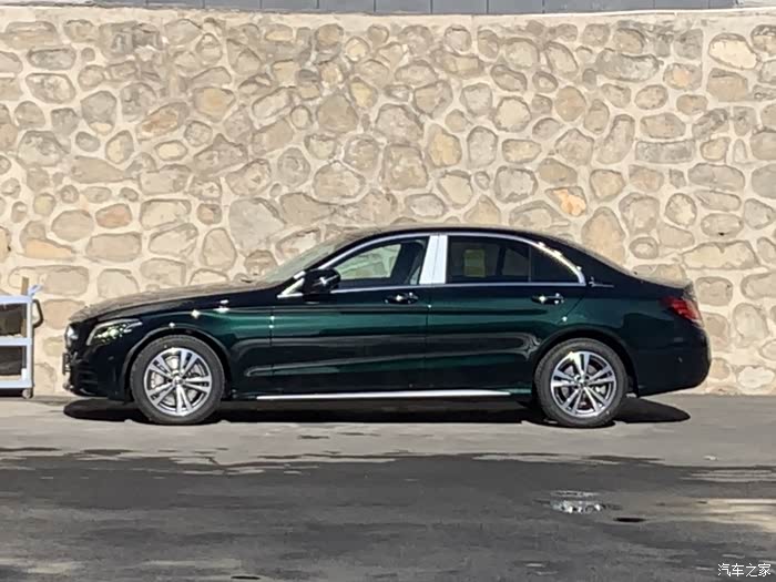 30岁今天提了奔驰2021款c200l祖母石绿骚的很