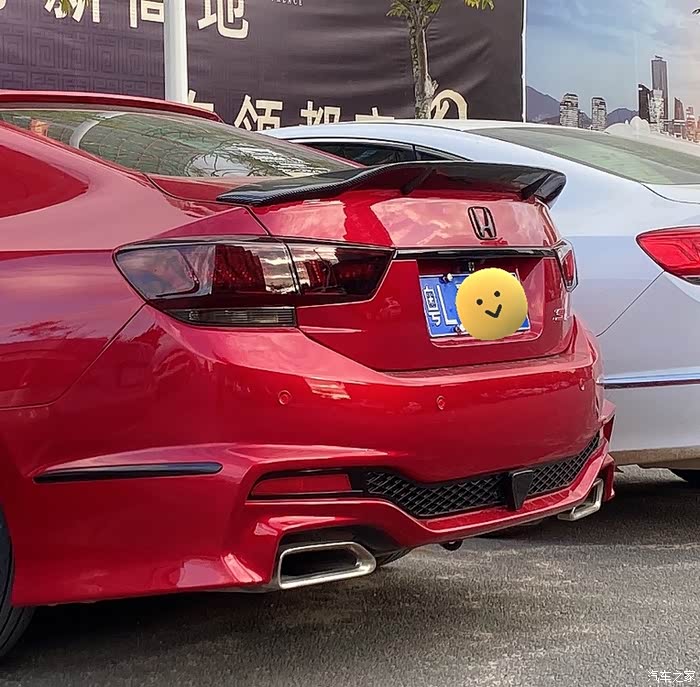 思铂睿这两款大尾翼哪款好看些