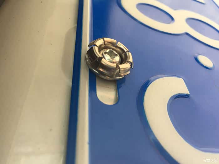 2019车牌螺丝防盗帽安装方法