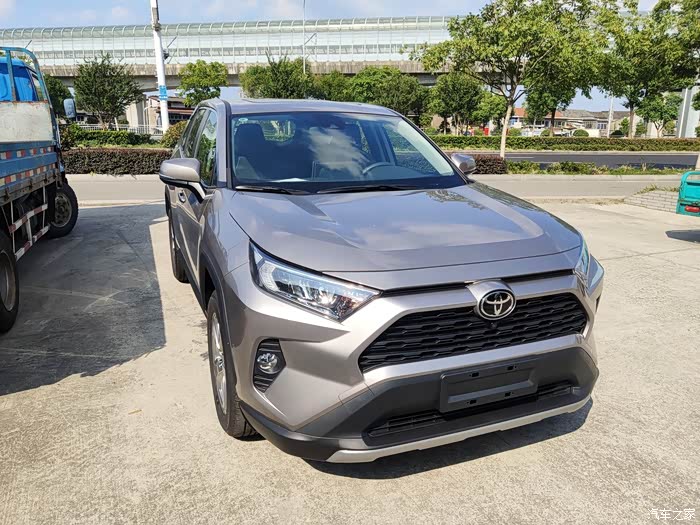 荣放青铜色是什么样的