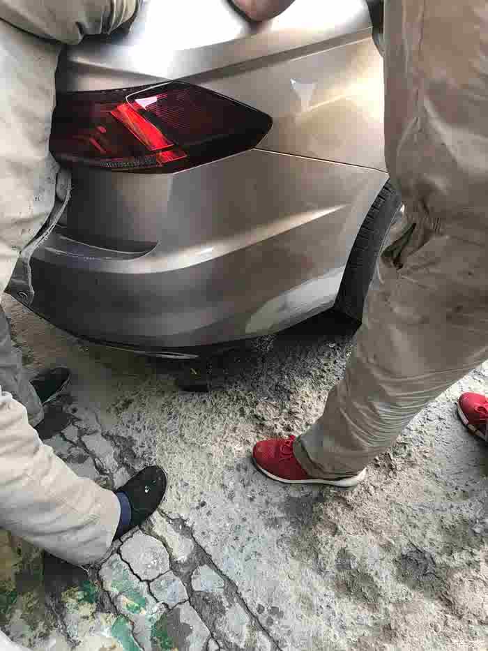 2020新款宝来海贝金后保险杠喷漆作业