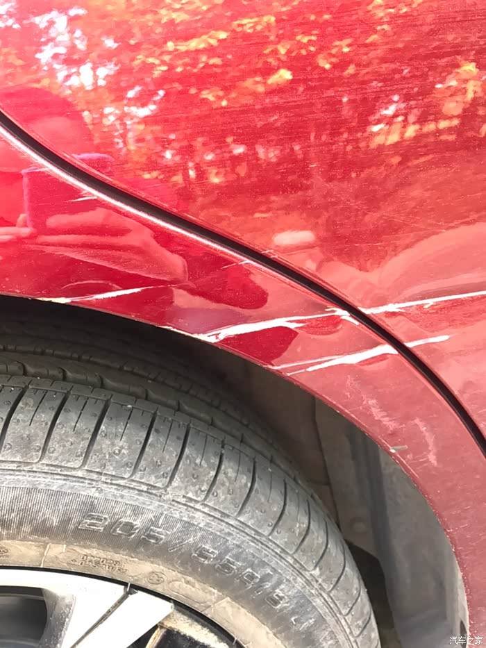 后保险杠裂开了一个小口子,要去4s店修吗?要出险吗?