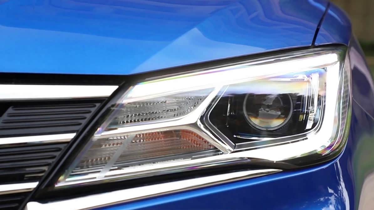 中年人的第一辆车,蓝色荣威i5