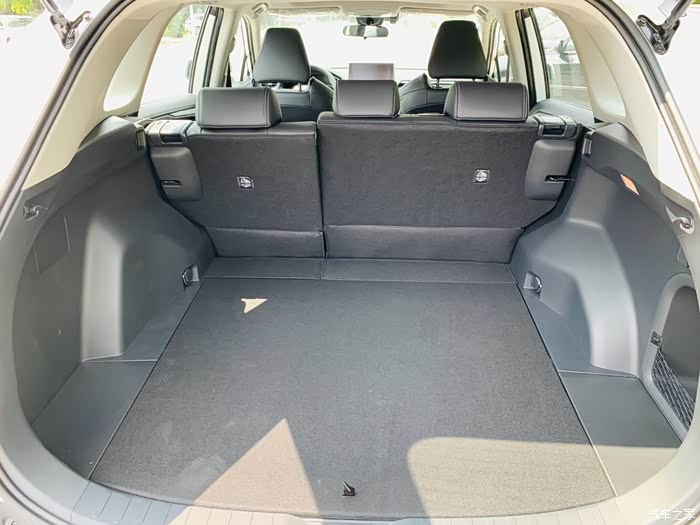 威兰达混动四驱豪华珍珠白提车作业