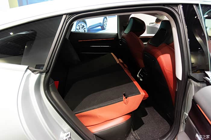 聪明,好开,好看——到店详细试驾智能电动轿跑小鹏p7