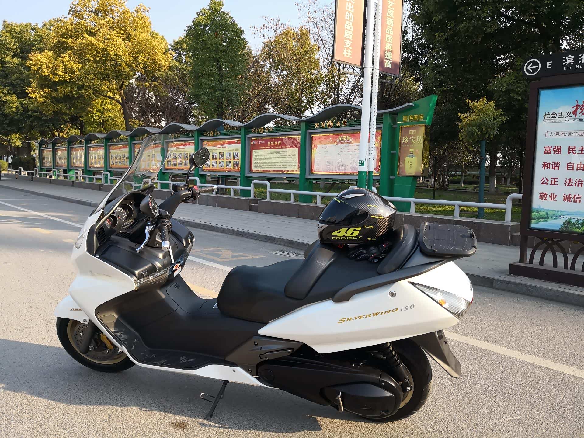 本田的大排量踏板银翼600感觉不怎么受市场欢迎啊