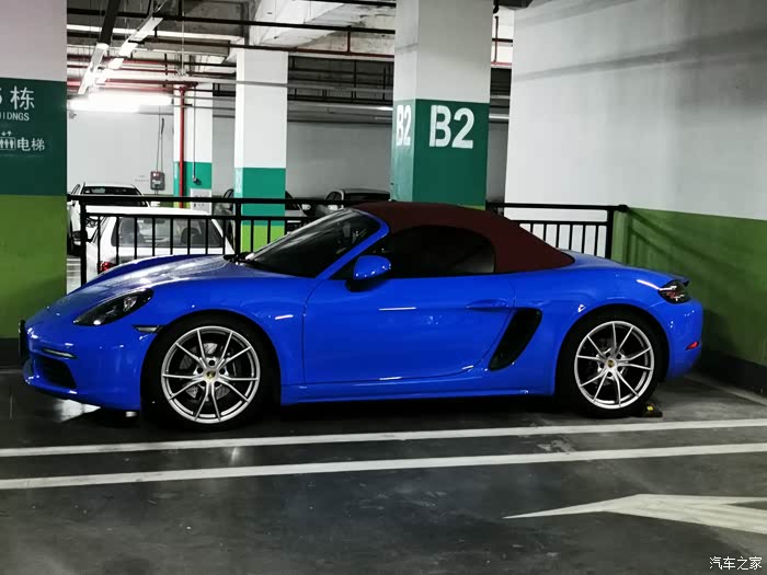 出保时捷718boxster2022款准新车鲨蓝