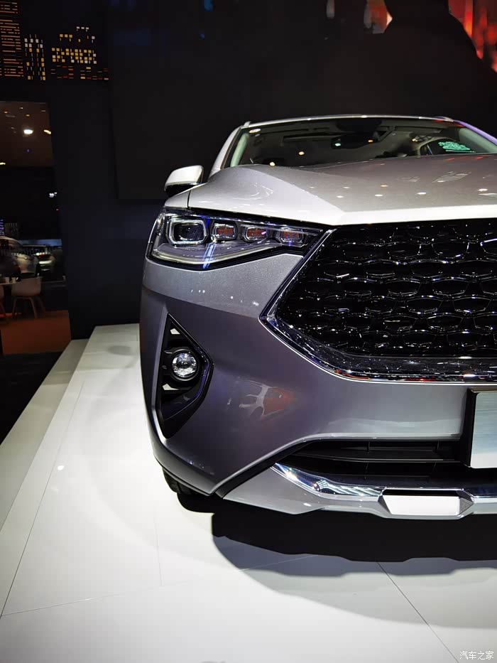 清凉夏日粤港澳车展观银色轿跑suv哈弗f7x