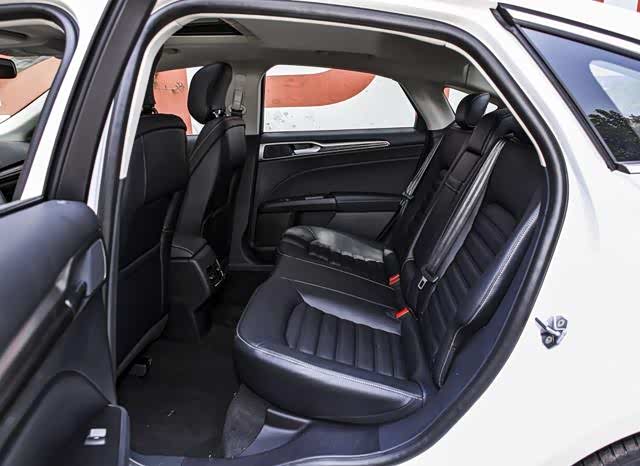 福特蒙迪欧颜值高,空间大,底盘扎实