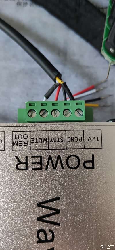 12v正电直接接屏电源线速正极般屏电源线速主电gnd接负极黑色stby启动