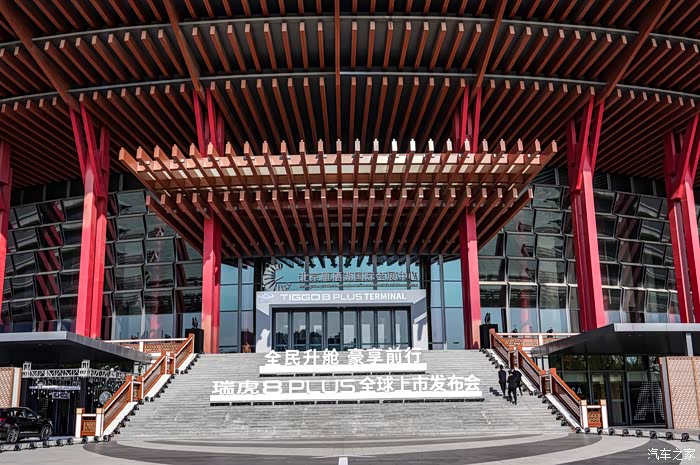 再往前走,就是会场入口,扑面而来的气势