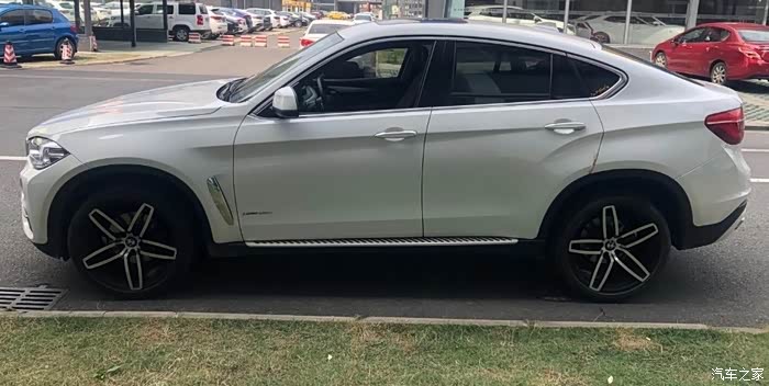 宝马车身注重细节,做工精细.