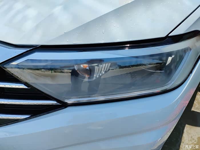 速腾新车大灯起雾