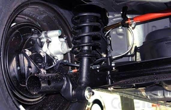 迈腾19款右前减震异响