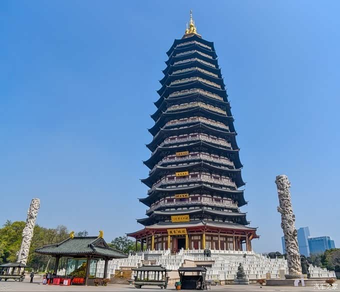 寺始建于唐贞观,永徽年间(627～655),开山祖师为金陵牛头山法融禅师