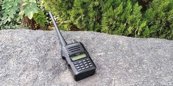 八重州ft-4x手持无线电台.
