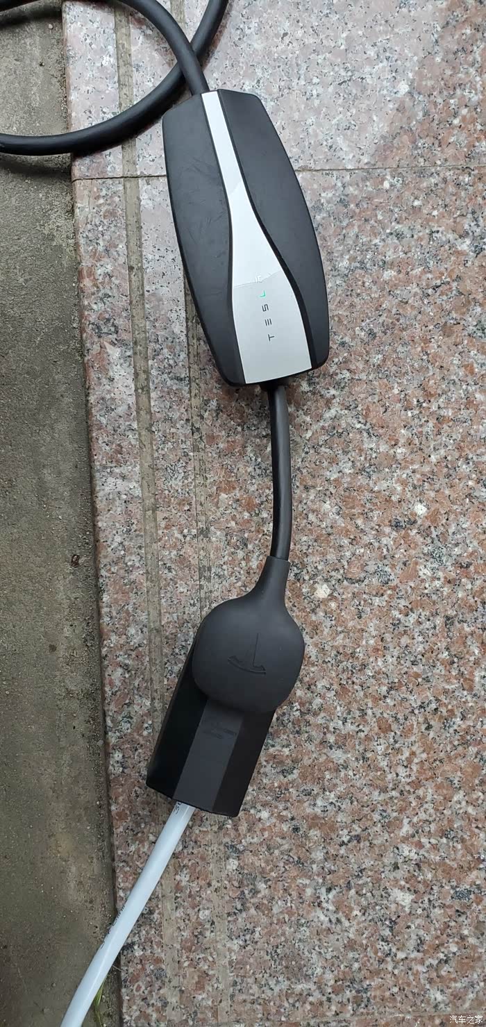 特斯拉原厂国标随车充32a充电速度50km每小时