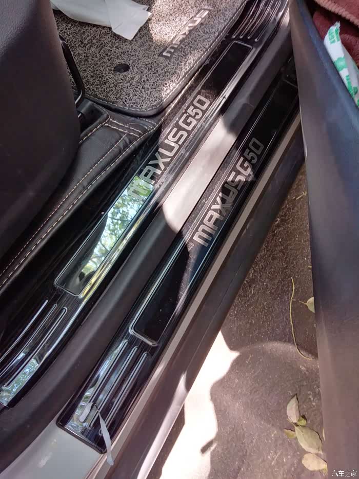 汽车门槛装上不锈钢门槛贴板,开门感受宾至如归,又提高内饰质感