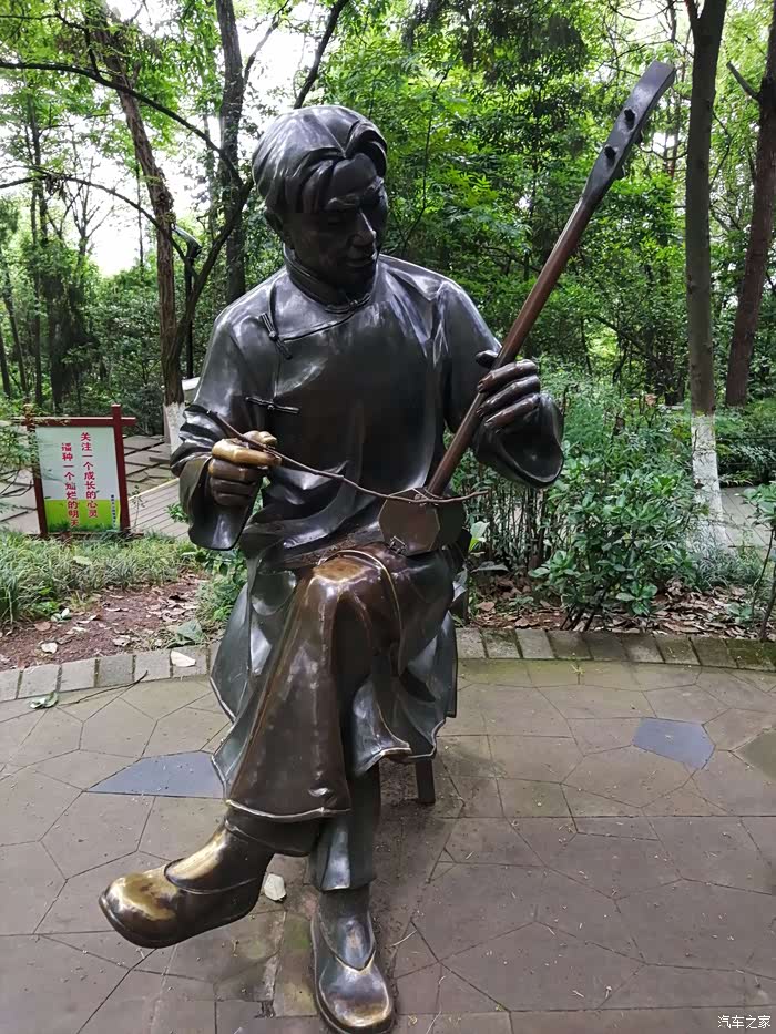 漫步丛林偶遇地方特色的川剧变脸文化