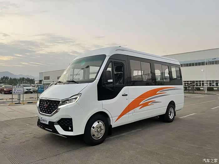 五菱房车s300柴油at自动挡独立行车空调多功能方向盘后驱后双胎