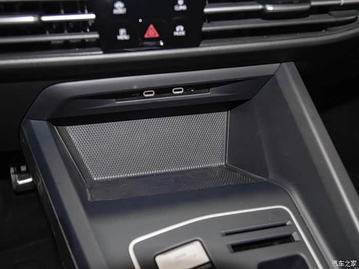 高尔夫8能播放u盘里的音乐文件吗?