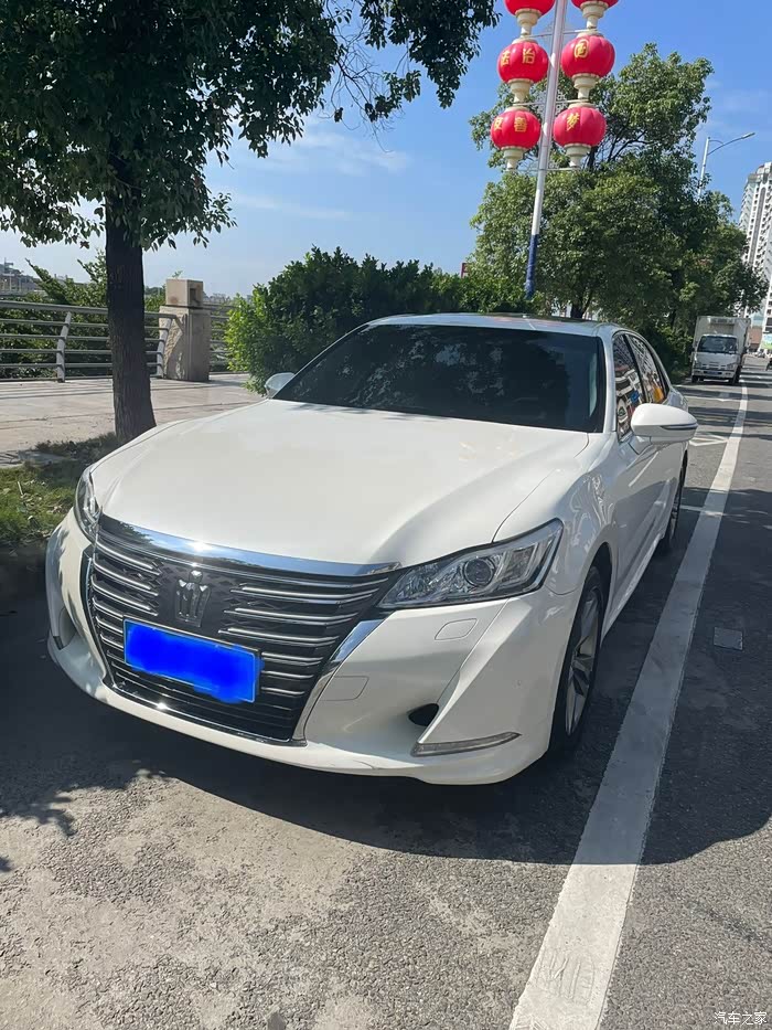 东莞地区出一台14代25白色黑内皇冠