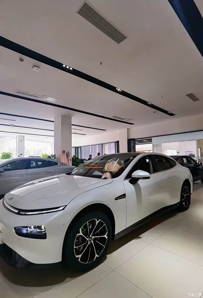 【图】p7新款星云白色店内实拍!确实不错!_小鹏p7论坛_汽车之家论坛