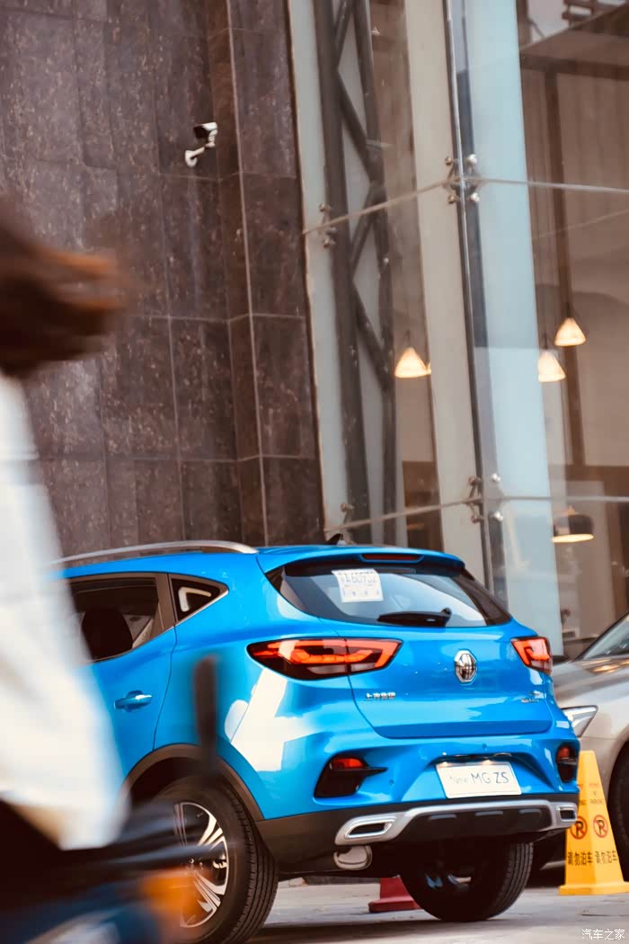 全新2020款zs为这个秋天增添一抹圣莫里茨蓝