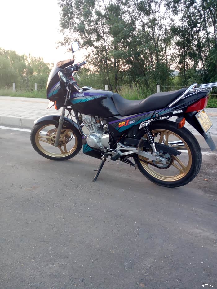 今天把我的是srz劲豹150摩托车骑出来了那种感觉好像年轻