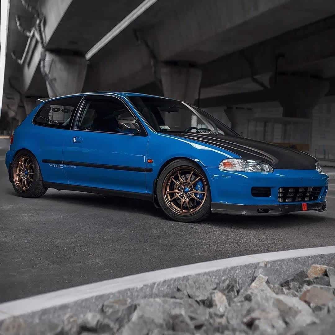 本田五代思域(eg),前后双a臂悬挂,造就了极佳的操控.