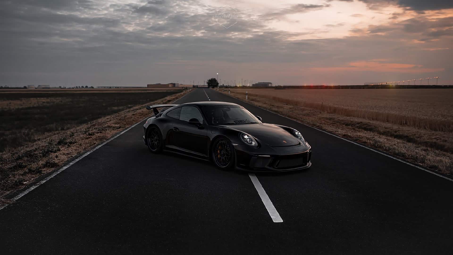 夜幕中的保时捷911,动感十足