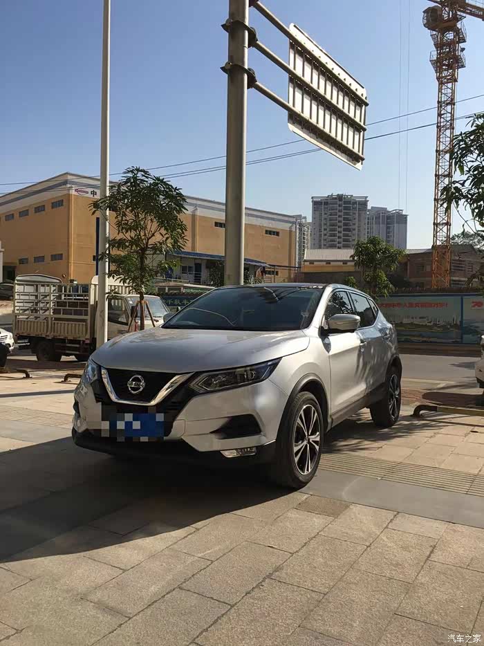 谁有逍客银色车子照片