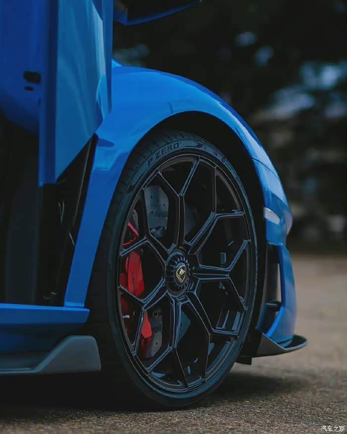 兰博基尼aventadorsvj帅气蓝牛