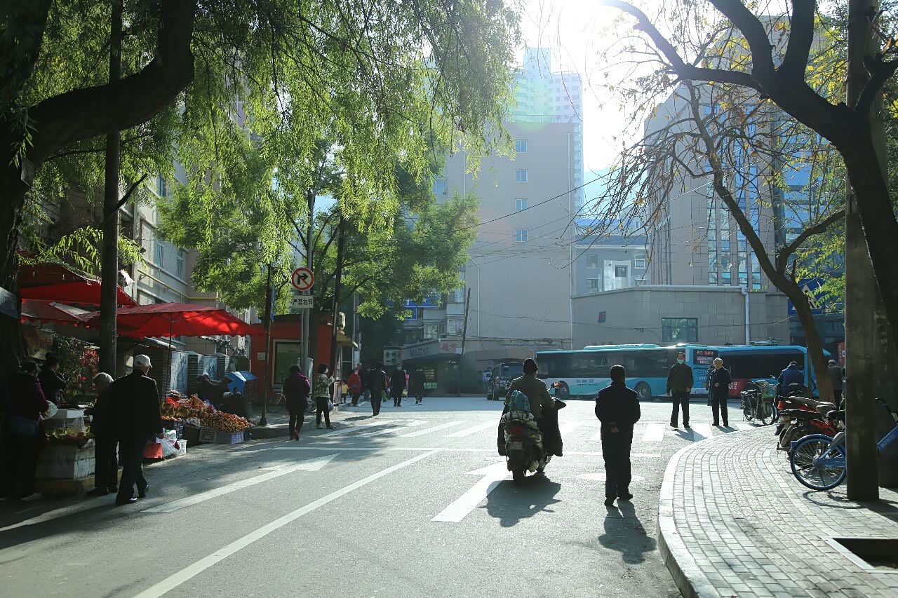 这是西北省会城市兰州街头一景