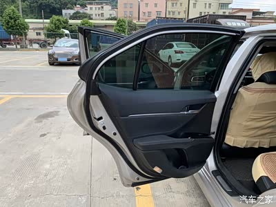 凯美瑞车门打开幅度相对较对于我们这种人说也比较友