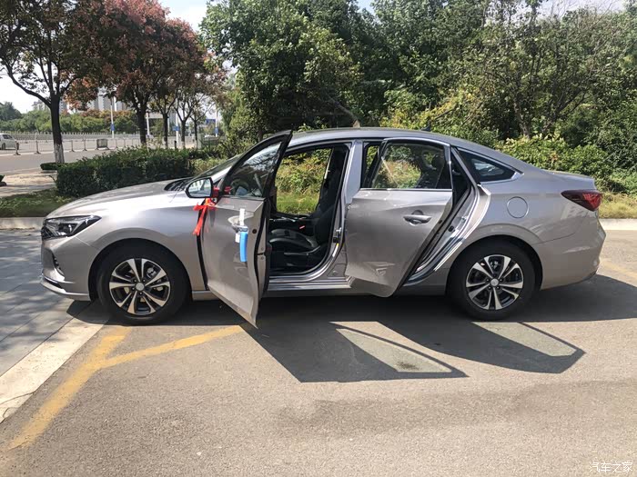 金秋时节长安逸动plus提车记