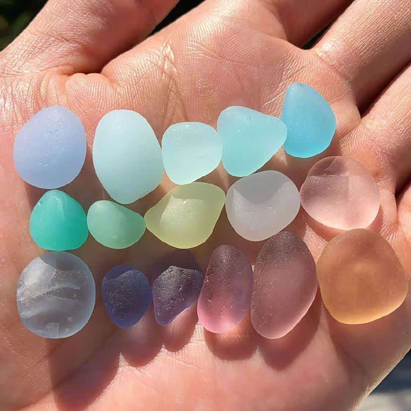 色彩斑斓的海玻璃 太美了