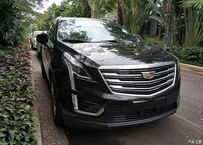 黑色凯迪拉克xt528t豪华版