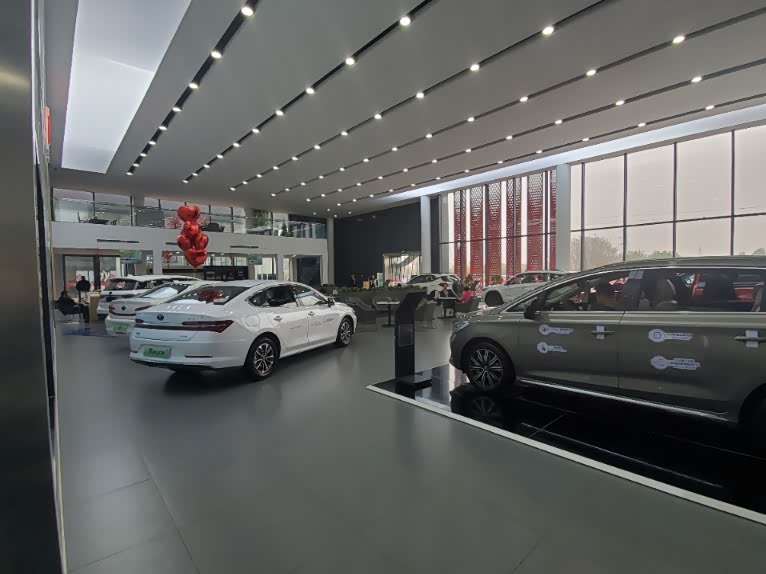 这还是你想象的比亚迪4s店么?