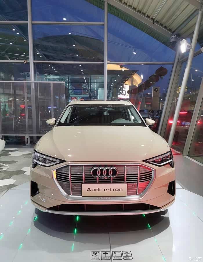 奶茶色audietron这个颜色太适合女孩子了