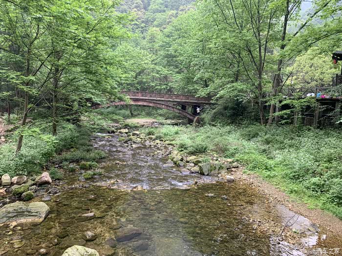 林海茫茫,小溪涓涓~大山里的美景
