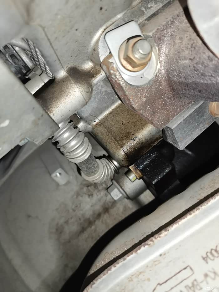 17款哈弗h9汽油发动机缸盖与缸体连接渗油