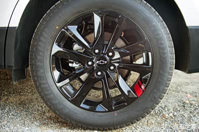 曜黑双幅铝合金运动轮毂搭配曜黑领结轮圈饰盖级感满满!