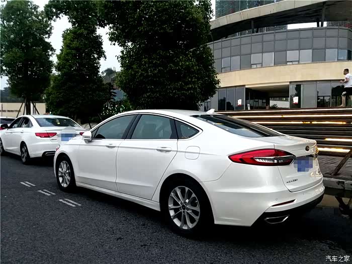 夜色下的新蒙迪欧,给各位分享我的提车故事