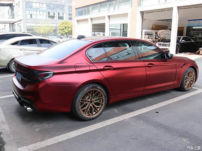 宝马5系ax改色膜pet罗曼尼红