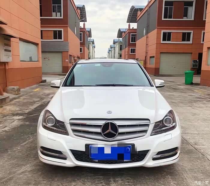 老款的奔驰c级很经典帅气的,老板们的最爱呀!